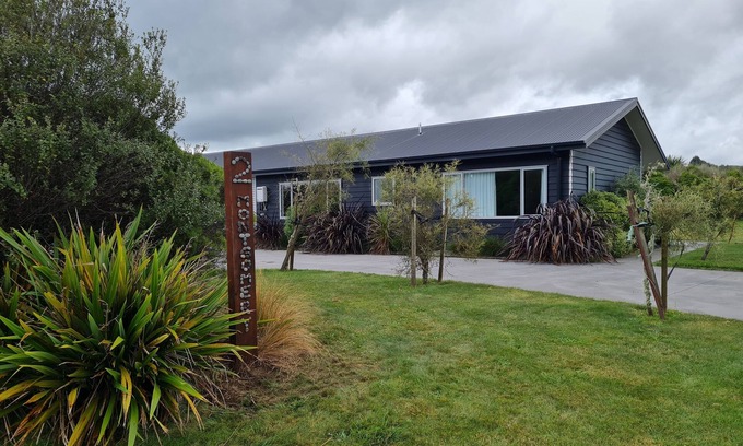 Kinloch House | Sunny private and spacious