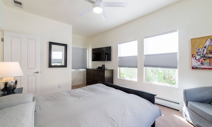 Barelas House | Sunny & Private, art filled entertainers dream in the heart of downtown