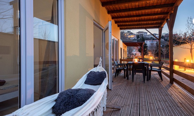 Donji Karin House | Sunny Resort 2-bedroom bungalow with sea view