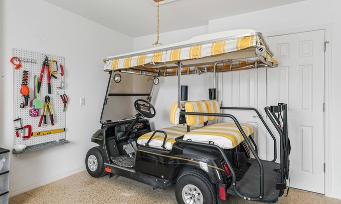 Fernandina Villa | Sunny Retreat: 3BR/2BA Courtyard Villa - Golf Cart Included!