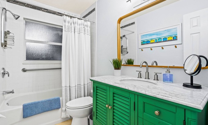 Vero Beach House | Sunny Retreat - 5 Mins to Beach