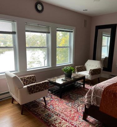 Quaker Hill House | Sunny river view suite