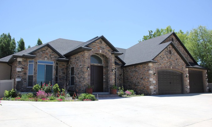 West Jordan Apartment | Sunny's Garden Homestay