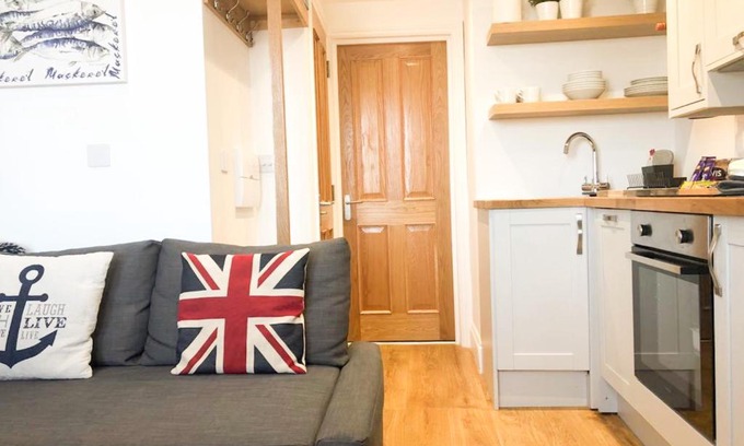 Folkestone Apartment | Sunny Sands, Three Beaches House