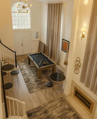 Sunset Park Apartment | Sunny Santa Monica House - Hot Tub, Game Room, BBQ, Projector