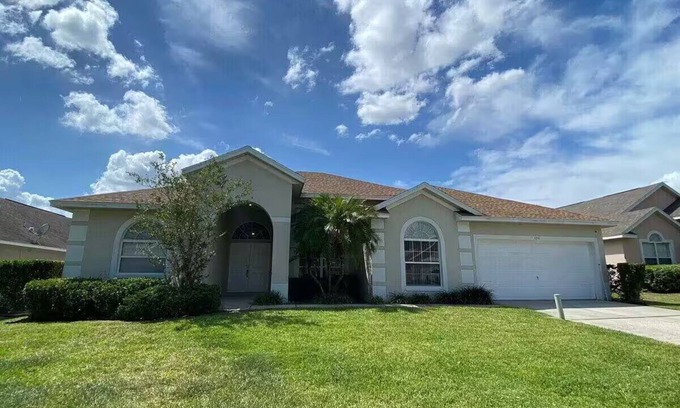 Haines City Villa | Sunny Serenity: Your Ultimate Florida Getaway Awaits! Disney, Golf and Legoland