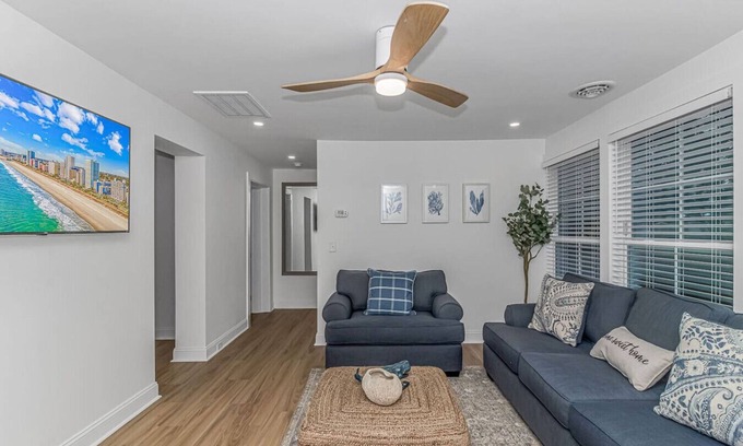 Myrtle Beach House | Sunny Shore Retreat Near Beach!