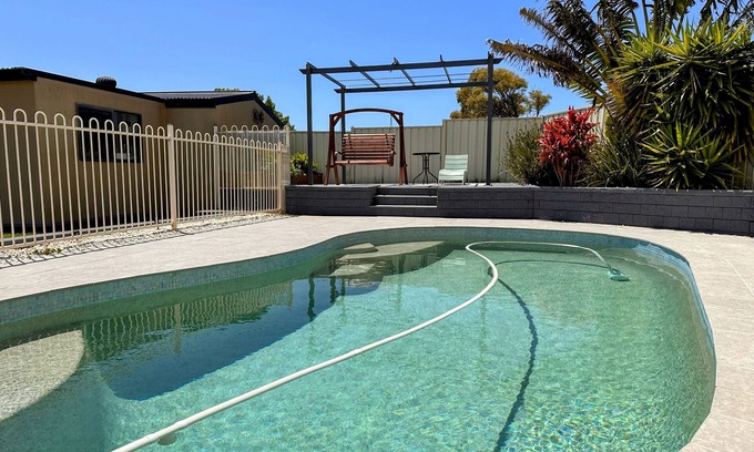 Lake Illawarra House | Sunny Shores Retreat –Private Pool & Pet friendly
