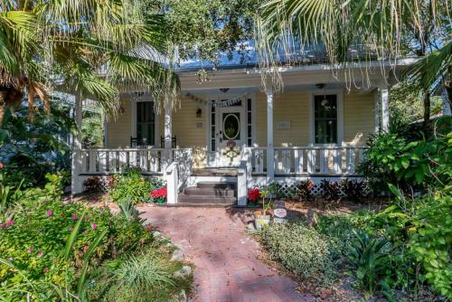 Downtown Historic District House | Sunny Side Cottage