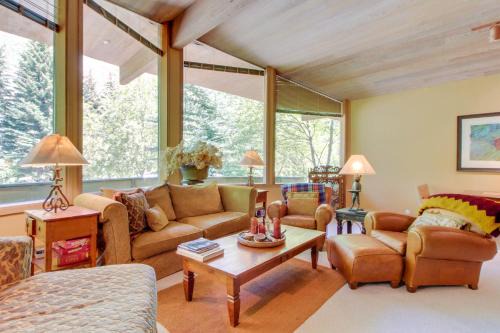 Warm Springs House | Sunny Side Lodge