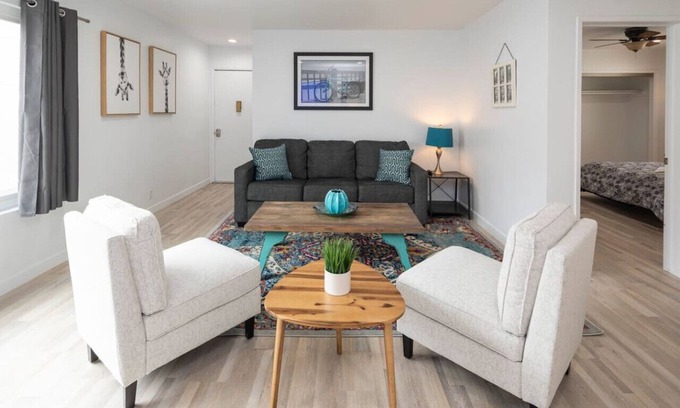 Marina Peninsula Apartment | Sunny & Spacious 3 Bed - 20 second walk to beach!
