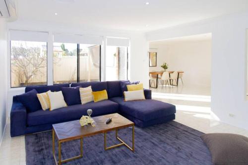 Prestons Villa | Sunny & Spacious Family Retreat