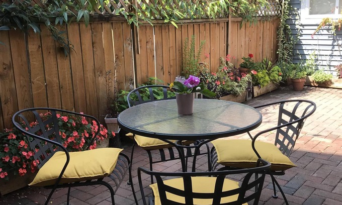 Grandview-Woodland Apartment | Sunny & Spacious One Bedroom Garden Suite