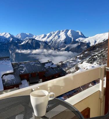 Eclose-Est Apartment | Sunny studio Mountain View balcony Alpe d Huez Studio ensoleillé balcon vue montagne
