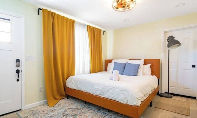 United Central Apartment | Sunny Studio