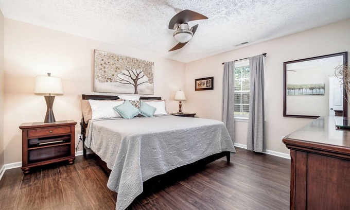 James City House | Sunny Suburban Retreat