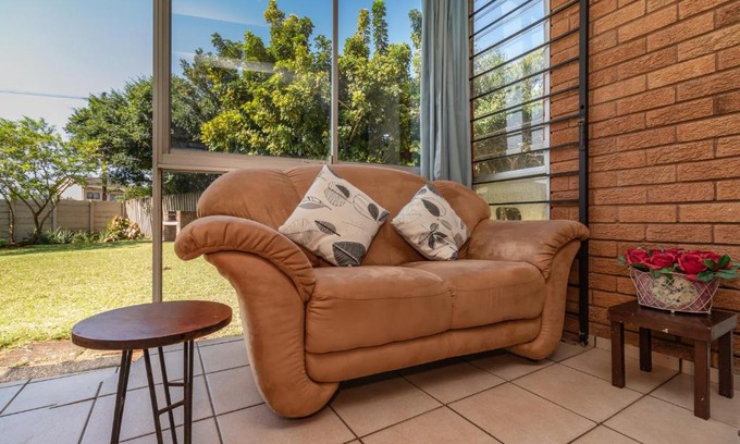 Illovo Beach Apartment | Sunny Tides - Wifi - Pet Friendly