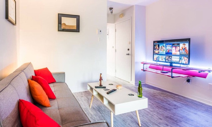 Hochelaga Apartment | Sunny Top-Floor Apartment Near Metro & Shopping!