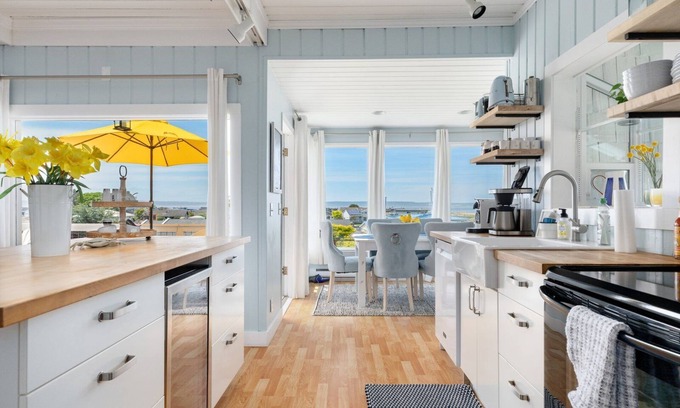 Lagoon Point House | Sunny Whidbey Beach House with view of Puget Sound
