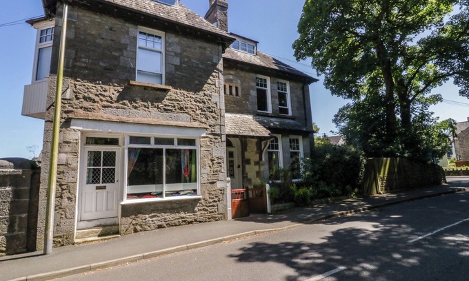 Arnside Cottage | SUNNYCOTE, pet friendly, character holiday cottage in Arnside