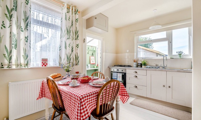 Burmarsh House | Sunnycroft - Two Bedroom House, Sleeps 3