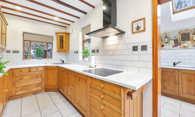 Beeley House | Sunnydene House - Four Bedroom House, Sleeps 8