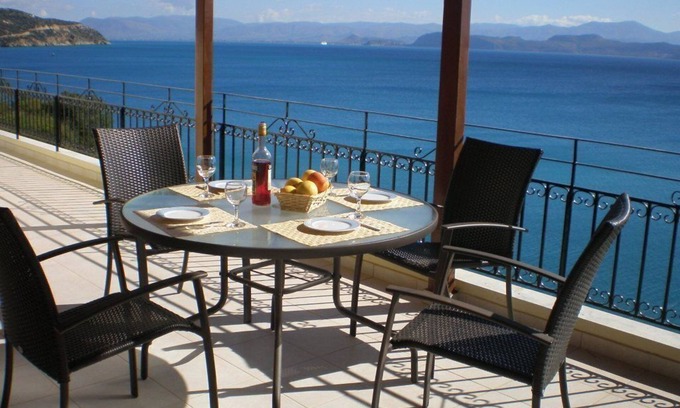 Kefalari Apartment | Sunrise 2 Apartment - Beautifully Located Air Conditioned Apartment Above Beach