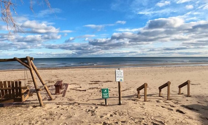 Oscoda House | Sunrise Beach - Lake Huron - 3 Bed 2 Bath Condo Sleeps 8