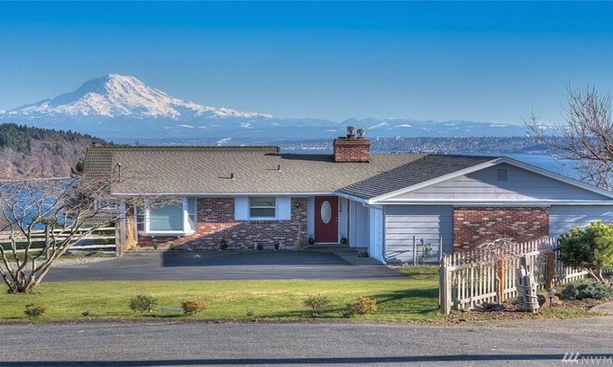 Gig Harbor House | Sunrise Beach Property
