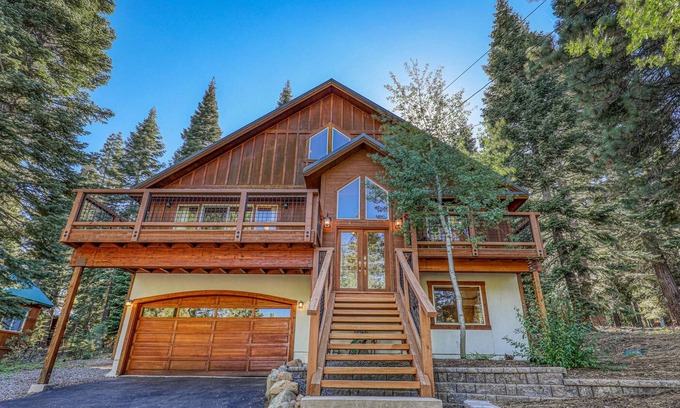 Downtown House | Sunrise Chalet by Tahoe Mountain Properties