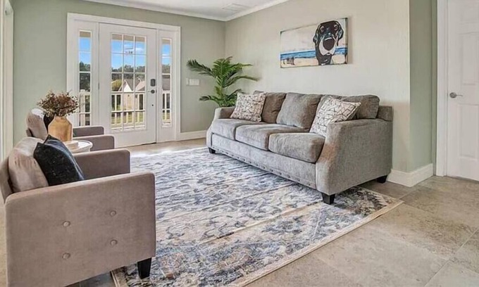 Marineland Acres House | Sunrise Escape ~ Walk to Beach ~ Pool ~ Foosball!