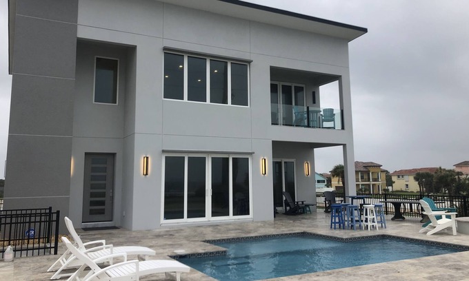 Ormond Beach Plaza House | “Sunrise Memories“ Beachfront Pool Paradise.