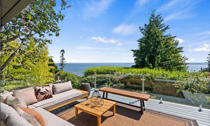 Rollingbay House | Sunrise Oasis | Water View | Family & Dog friendly