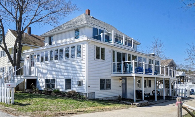Camp Ellis House | Sunrise on Saco Bay, family friendly and great for a relaxing Maine vacation.