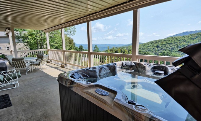 Seven Devils Ski Chalet | Sunrise Over Seven Devils-Open for Bookings! Hot Tub, Pool Table, WIFI