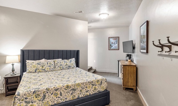 Harbor Village Condo | Sunrise Resort Room #304
