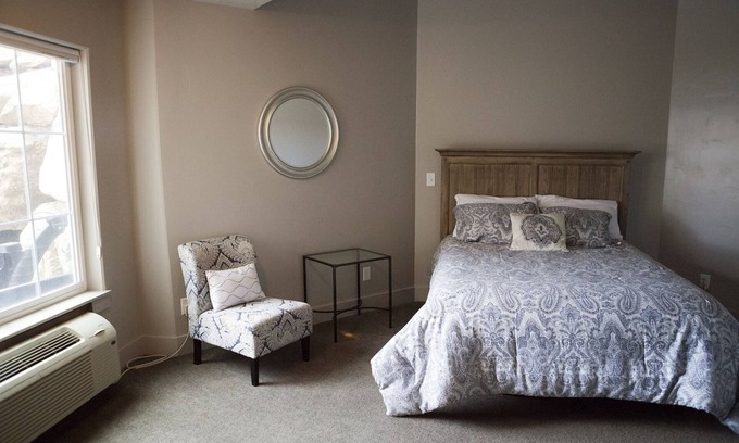 Harbor Village Hotel | Sunrise Resort Room #103 | 1 Bed, 1 Bath