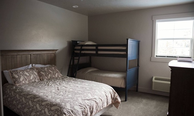 Harbor Village Hotel | Sunrise Resort Room #303