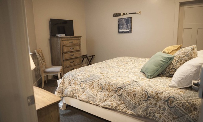 Harbor Village Hotel | Sunrise Resort Room #101 | 0 Bed, 1 Bath