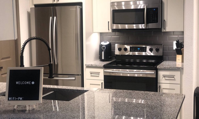 South Main Apartment | SunRise Suite