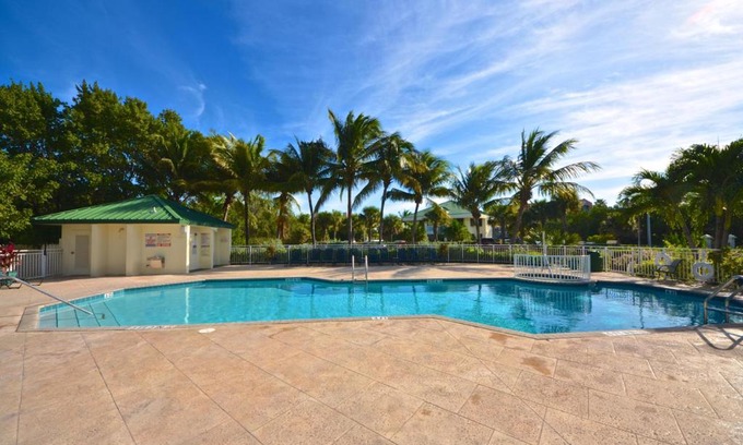 Key West Apartment | Sunrise Suites Big Kahuna Suite #202