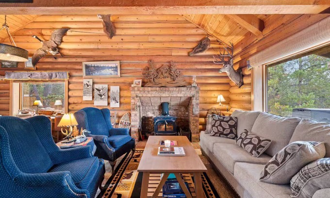Oregon Water Wonderland Cabin | Sunriver Log Cabin, Riverfront Deschutes Retreat