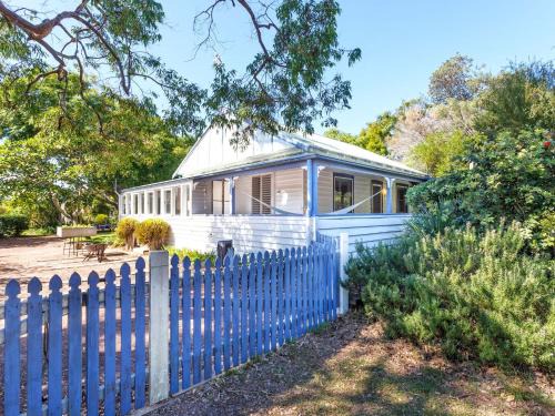 Tea Gardens House | Sunroom Cottage