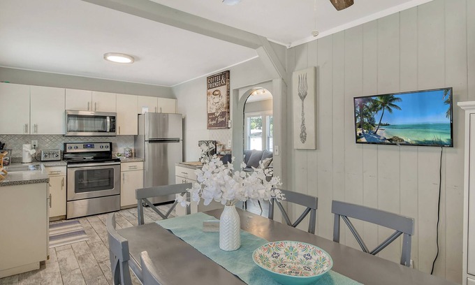 Southgate House | Sunseeker Bungalow-Great location to all things Sarasota