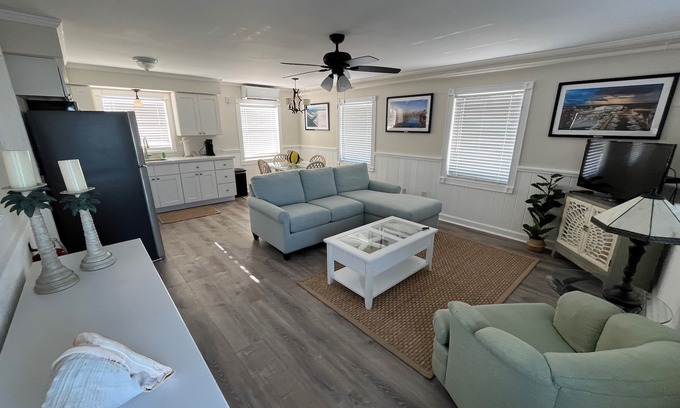 Marathon Resort | Sunset - 1 Bedroom/1 Bath Villa Sleeps 2 located at Safe Harbor Marathon Marina