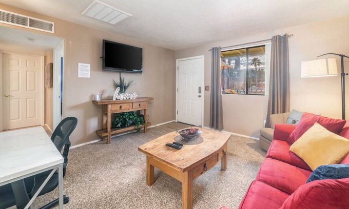Menlo Park Condo | Sunset Adobe | 1BD ~ Gated, Pool, Patio, Laundry, Hiking, UofA, Menlo Park🏜️