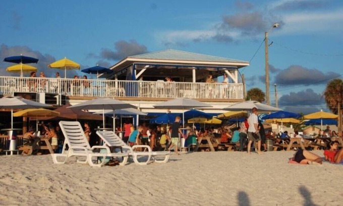 Sunset Beach House | Sunset Beach 1BR Cottage - 2 min walk to Beach