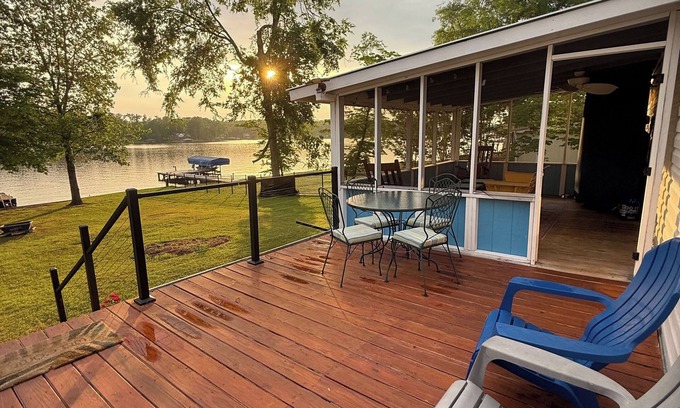 Eatonton House | Sunset BnB - 3BR & Lovely Waterfront Vista