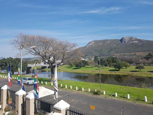 Paarl House | Sunset Boulevard Riverlodge