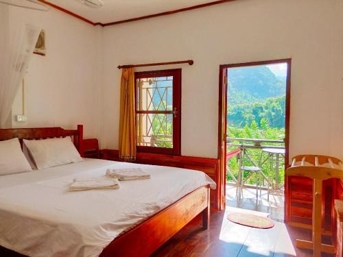 Muang Ngoi Neua Bed & Breakfast | Sunset Bungalows & GH